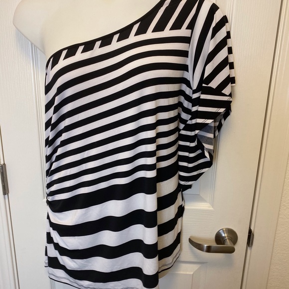black and white one shoulder top